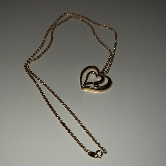 Avon Gold-Toned Floating Heart Green Stone Necklace Length - Picture 2 of 11